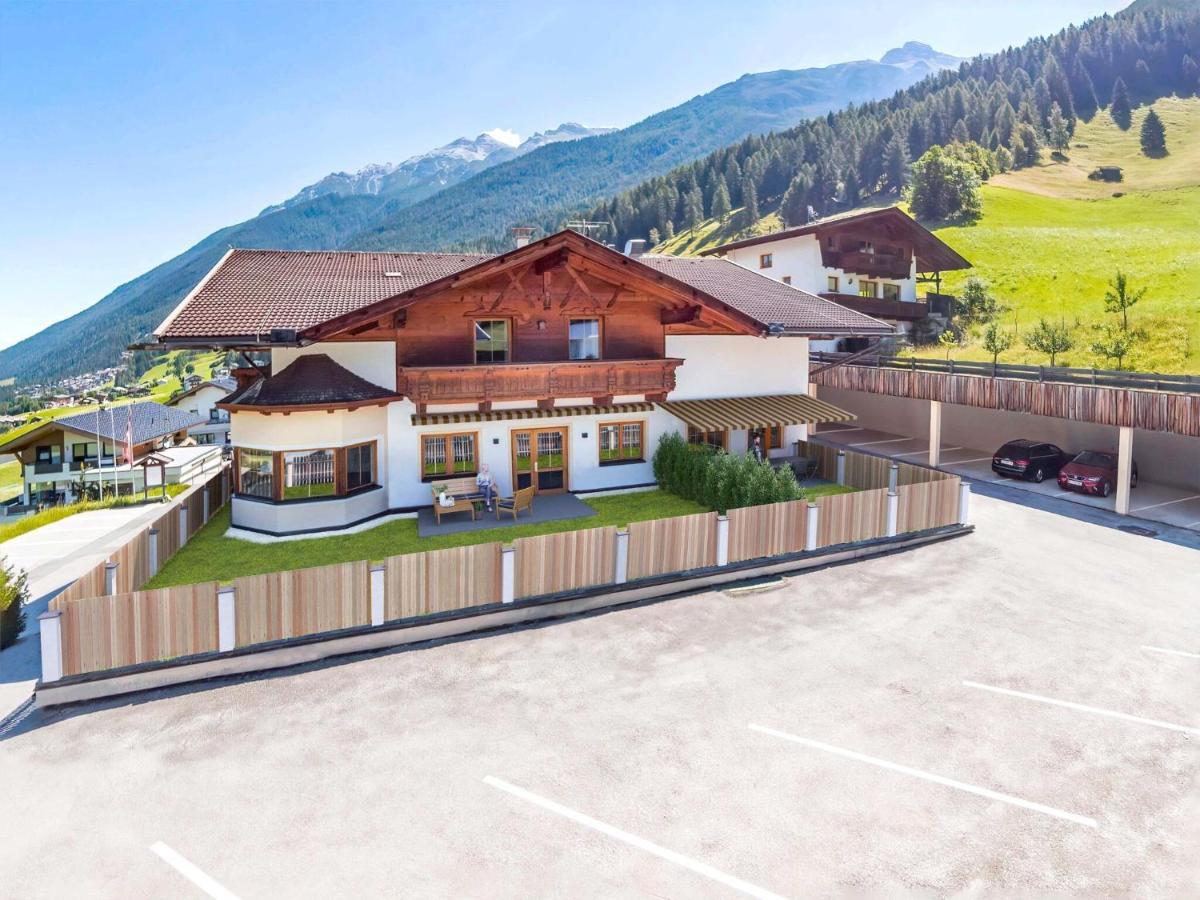 Plush Apartment With Mountain Views Neustift im Stubaital Eksteriør bilde