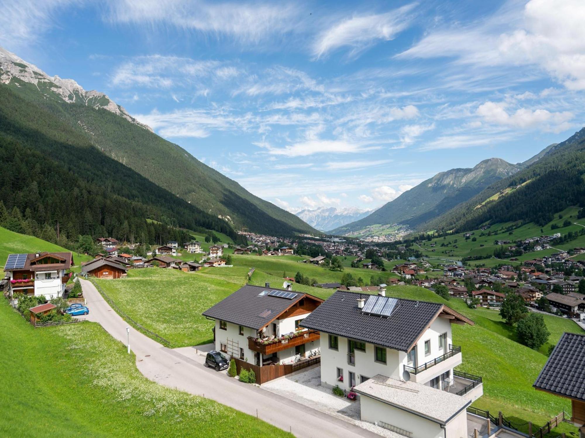 Plush Apartment With Mountain Views Neustift im Stubaital Eksteriør bilde